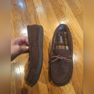 Mens Van Heusen Slippers Size 10-11.